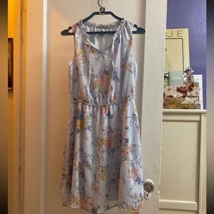 Merona Floral Dress size small
Midi length
In like new condition